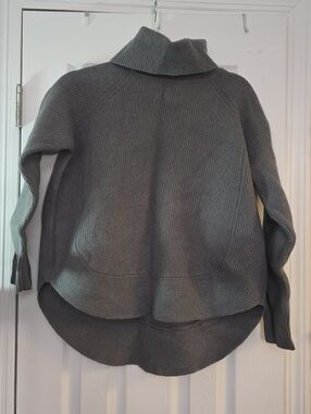 Universal Stand Turtleneck High Low Sweater